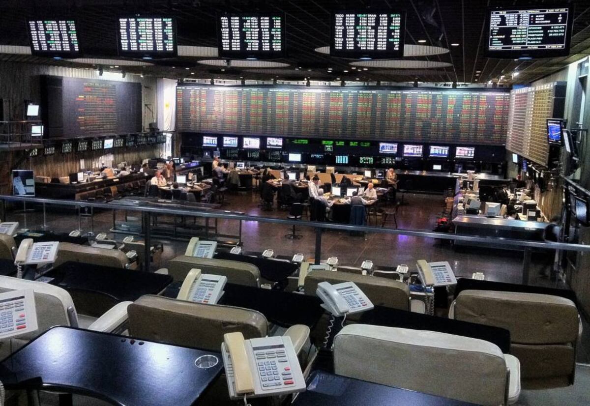Todas las cotizaciones alternativas del dólar ya superaron los $300