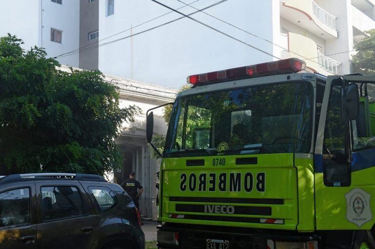 Se incendió una casa en pleno centro platense y causó temor en los vecinos