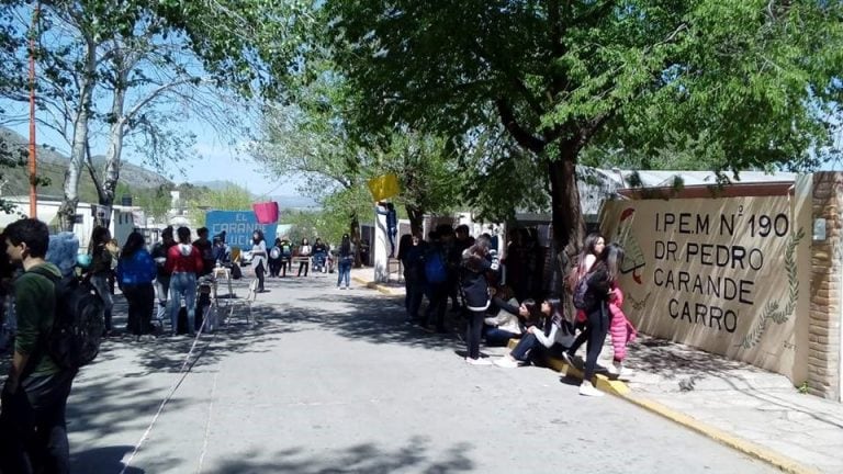 Continúa la manifestación en la Carande Carro