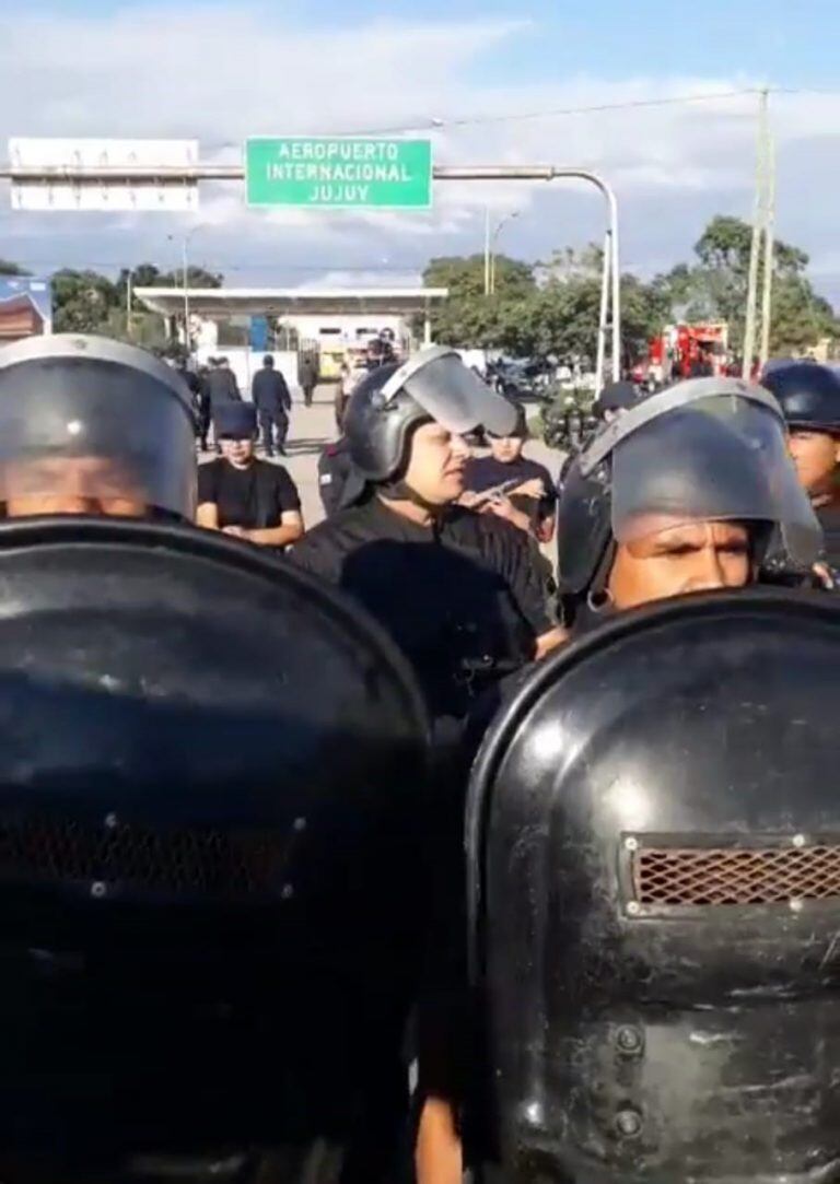 Fuerte operativo policial en el Aeropuerto de Jujuy