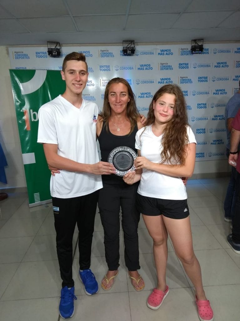 Agostina Nuñez, Benjamín Ghione y la Profesora Paola Beigveder