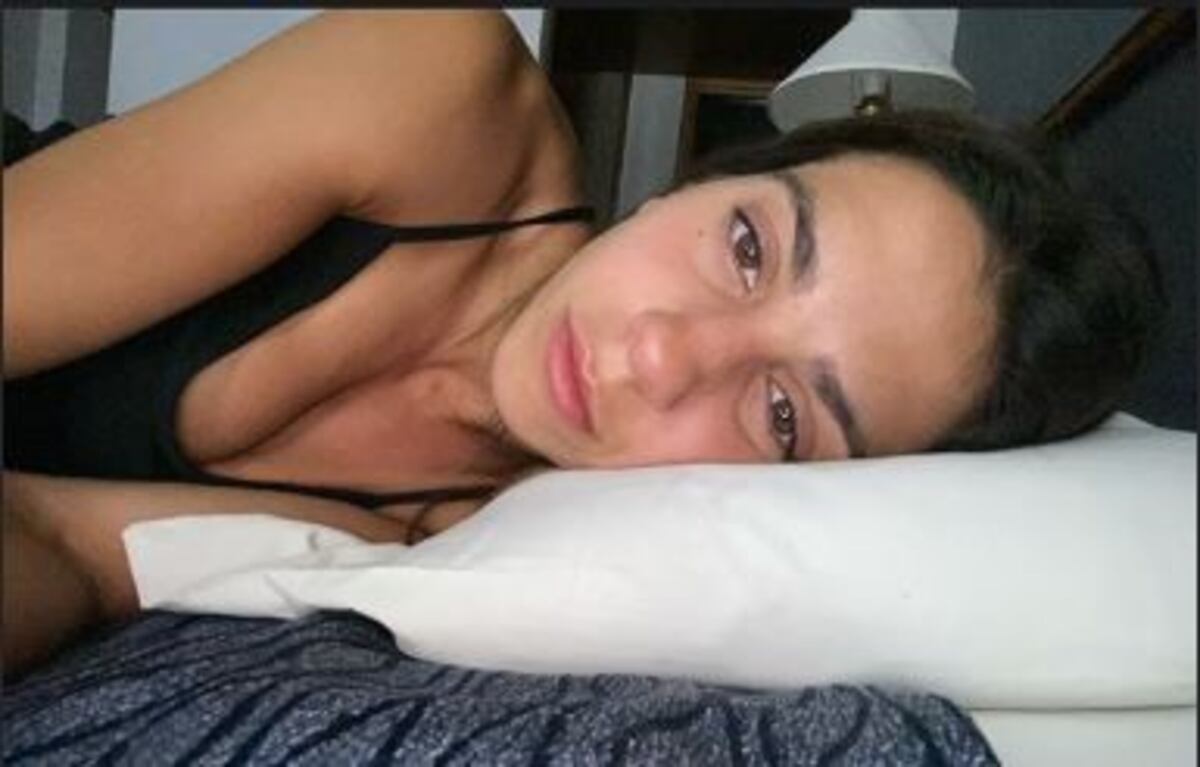 Cinthia Fernández perdió sus ahorros en dólares y rogó entre lágrimas en las redes