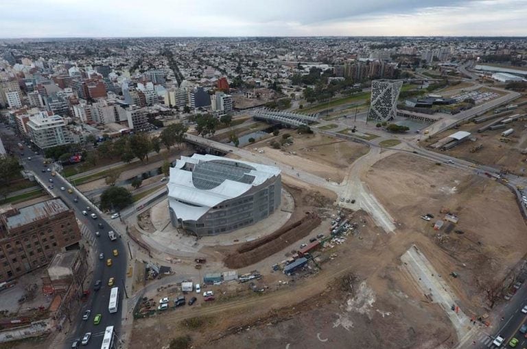 Schiaretti recorrió los puentes Gobernador Mestre y 25 de Mayo, próximos a inaugurarse en la ciudad Capital. (Prensa Gobierno)