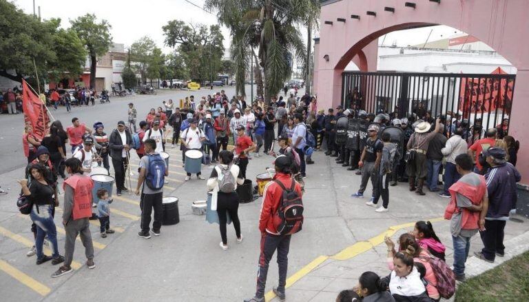 Protesta en el CCM. (Twitter Gustavo Sáenz)