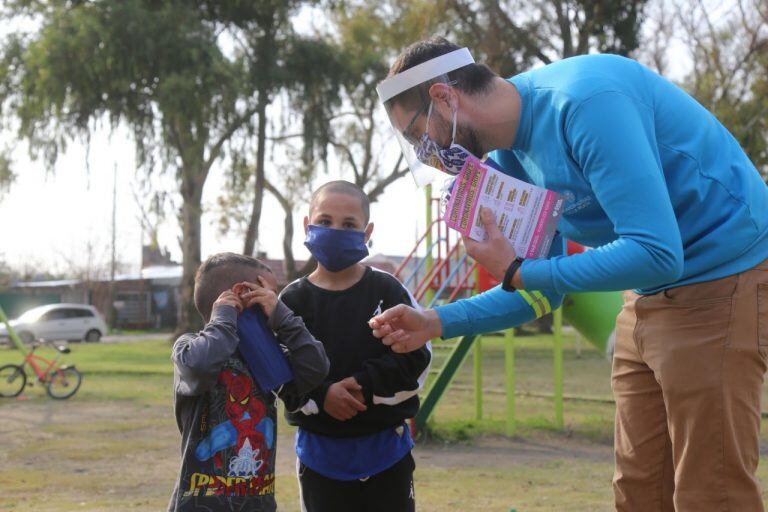 Se demarcaron espacios en las plazas para que se respete el distanciamiento social durante las salidas saludables (Municipalidad de La Plata)