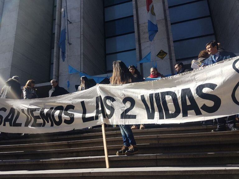 Pañuelazo frente a los tribunales provinciales.