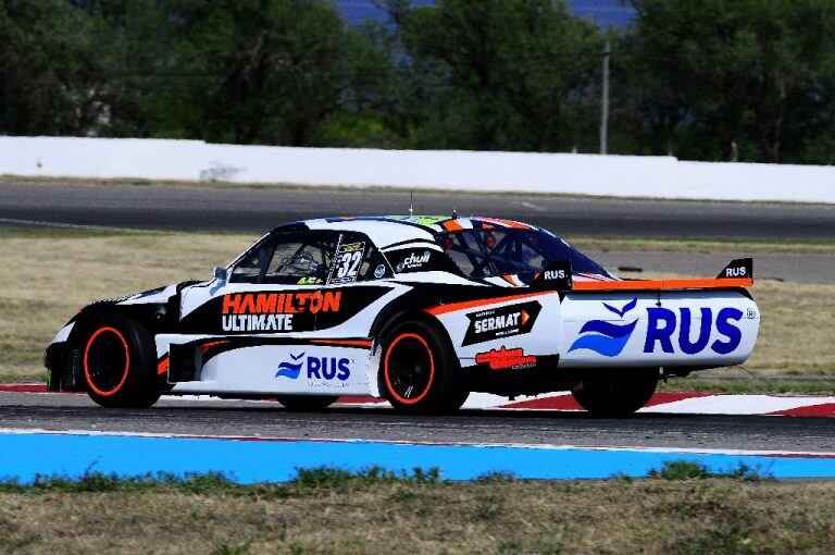 En el Cabalén, Alejandro Arzú se quedó con la pole del TC Pista 4000 y también ganó la serie. Sin embargo, la lluvia lo traicionó en la final, en la que sufrió un despiste cuando lideraba. Foto gentileza Apicer.