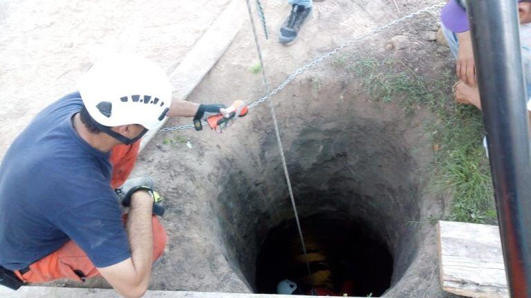 Rescataron a un cerdo de un pozo