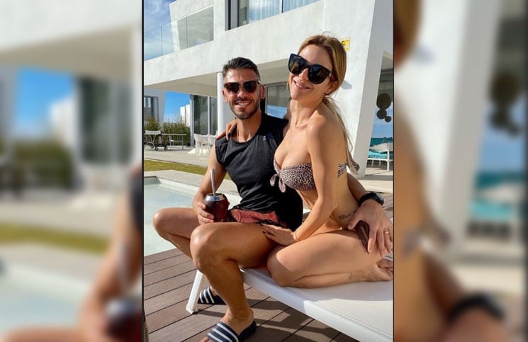 Evangelina Anderson posó junto a Demichelis, y una mano indiscreta sorprendió a todos