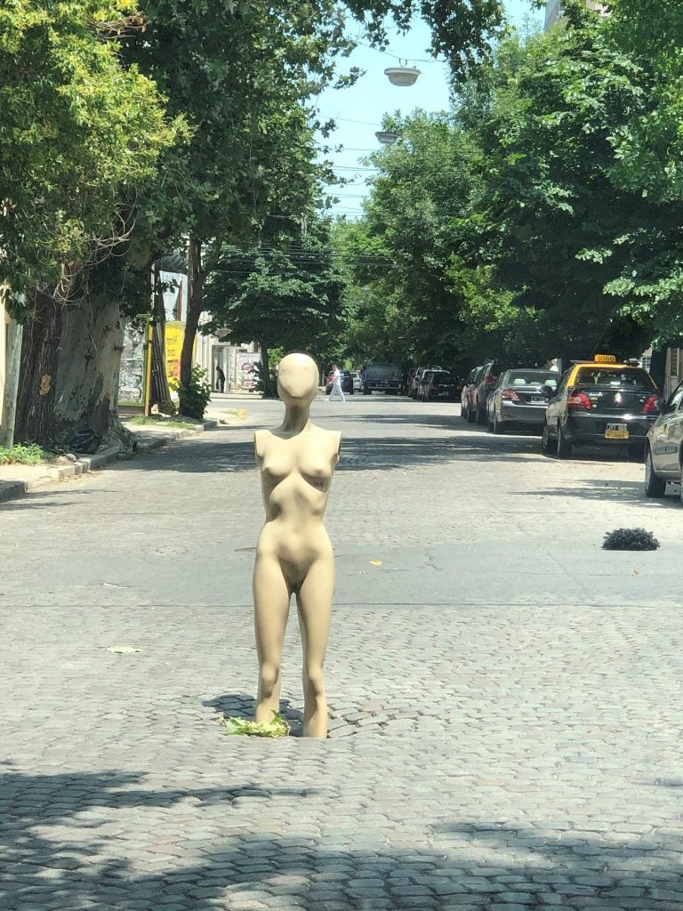 La imagen del maniquí fue publicada este lunes por la tarde. (@shiiratadeo)