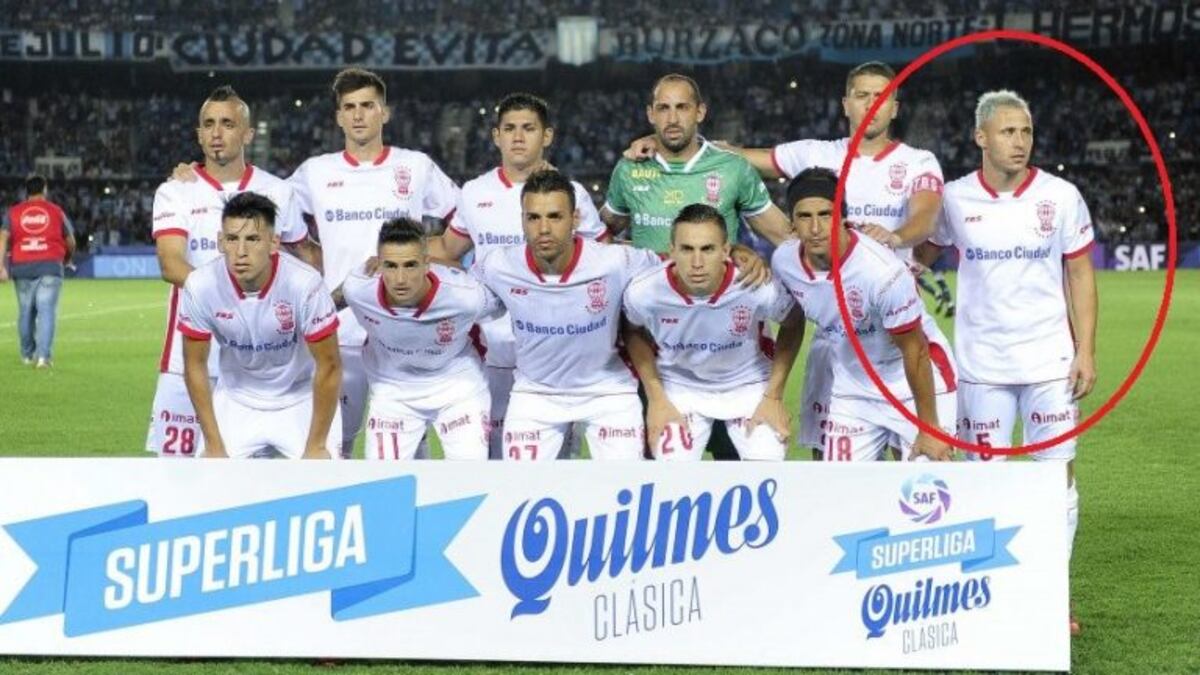 La emocionante historia detrás de la pose de un jugador de Huracán en ...