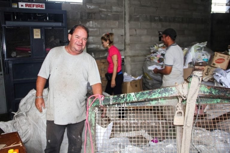 En San Francisco preocupa cada vez más la cantidad de personas que se dedican a recolectar cartones. (Gentileza El Periódico)