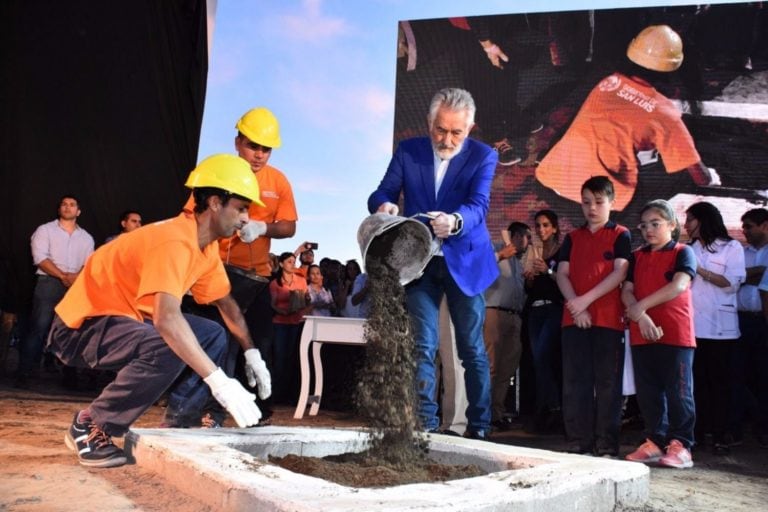 Alberto dijo que con la plata que Macri pagará por los intereses de la deuda podría hacer 96 hospitales como este en el país. Foto: El Diario de la República.