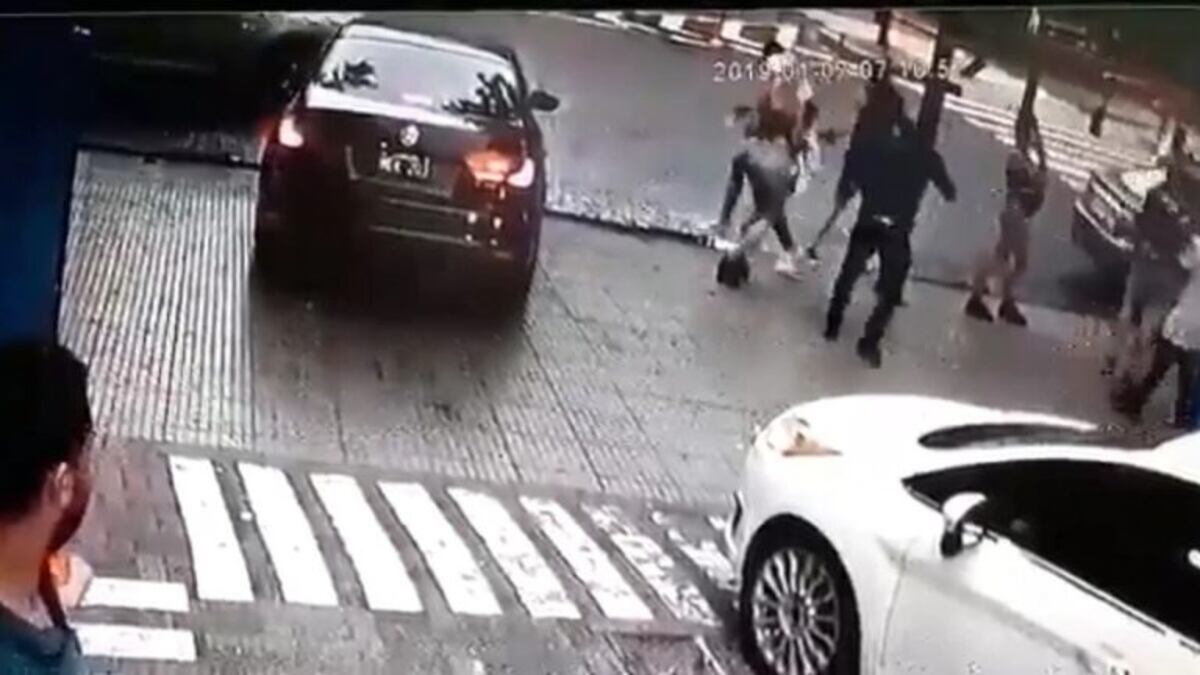 El momento en el que le dispararon a un joven a la salida de un boliche en Palermo