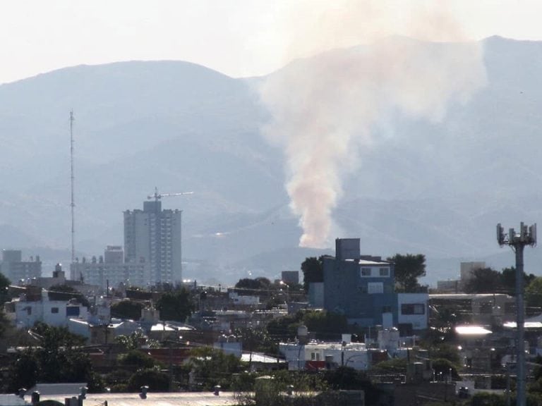 Incendio en B° La Campana - La Calera (Foto: Juan Nicastro, publicadas por Reserva Bamba)