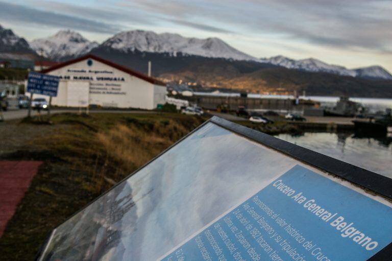 El mural en cercanías del Puerto Militar "Comodoro de Marina Augusto Lasserre" (Vía Ushuaia)