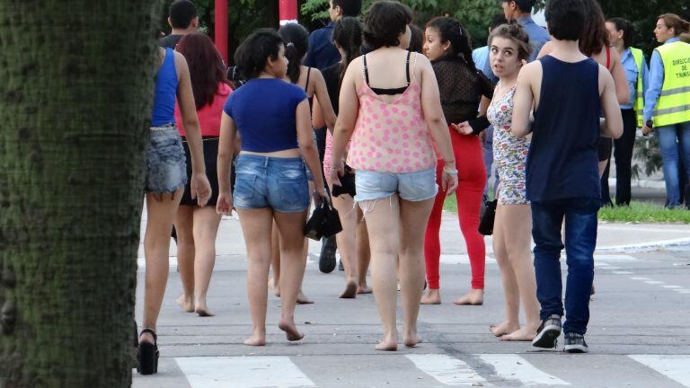 La presencia de menores en boliches hasta la madrugada.