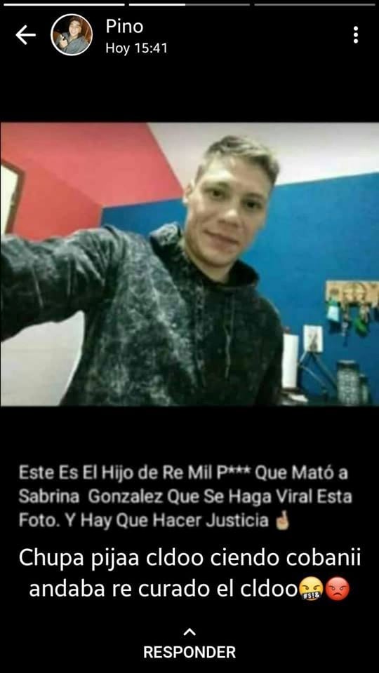 En las redes escracharon al hombre que manejaba el auto.