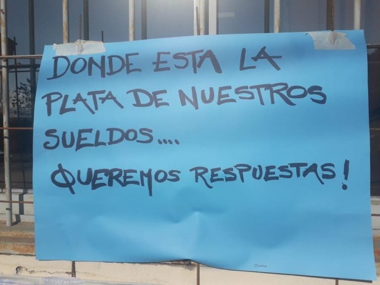 Carteles en la sede comunal de Potrero de Garay. Créditos: Mi Valle.