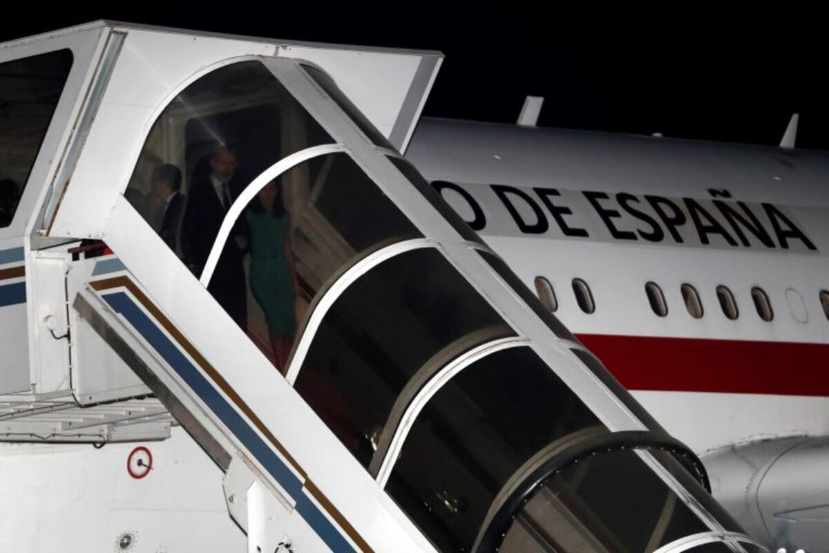 El avión de los reyes de España rozó al Tango 04 tras aterrizar en Aeroparque
