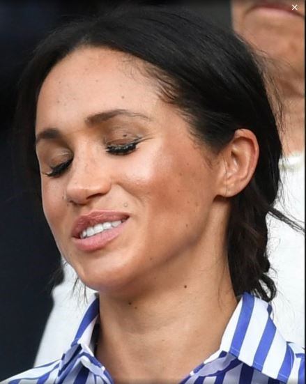 Las pestañas postizas de Meghan Markle quedan en evidencia en Wimbledon 2018.