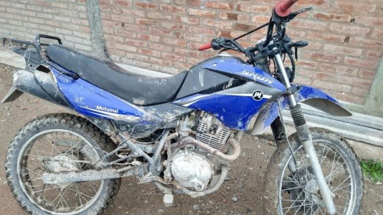 Moto encontrada por la policía (Diario Río Negro).