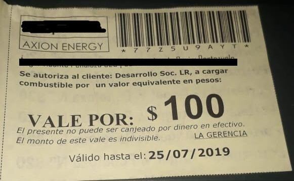 Vale para cargar nafta en una estación de servicio capitalina distribuida por un organismo estatal