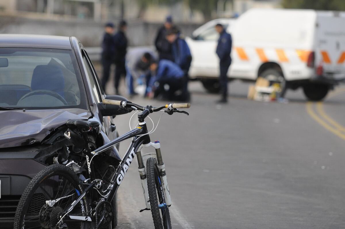 Atropelló a un hombre que paseaba en bicicleta con sus dos hijos y se dio a la fuga: murieron dos personas en San Rafael