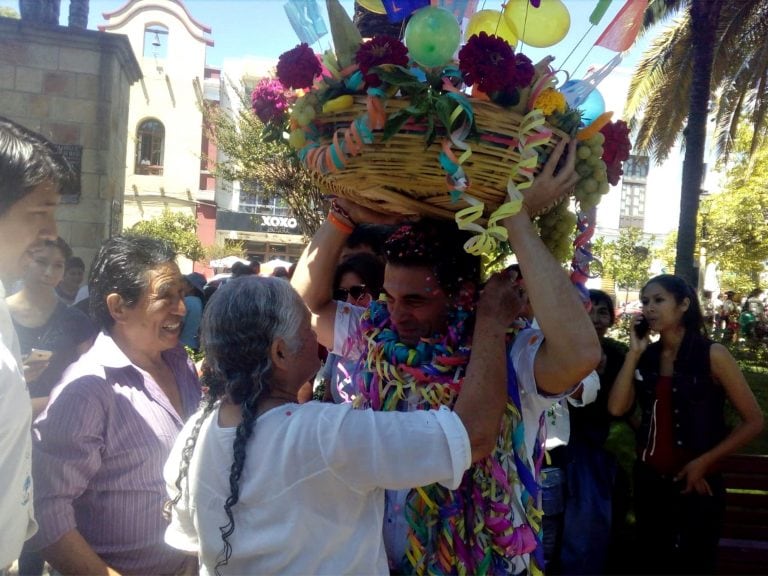 La cargada canasta que intercambian los compadres tarijeños, un símbolo para profundizar el vínculo de la amistad y el respeto.