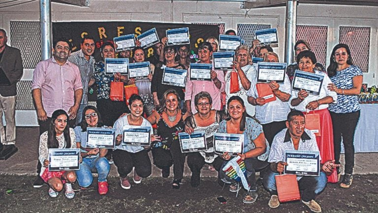 Más de 300 vecinos ya recibieron certificados de la Universidad Popular.