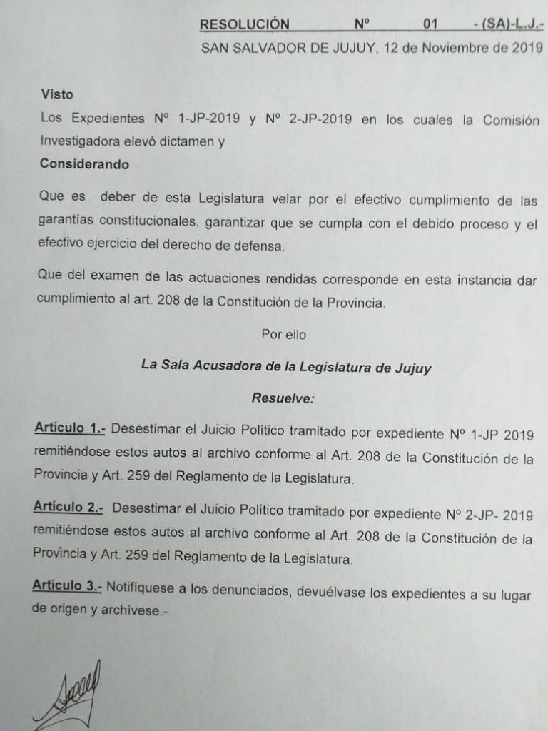 La resolución emitida por la Sala Acusadora desestimando la prosecución del trámite de los juicios políticos.