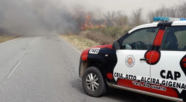 El viento propaga incendios y causa trastornos en la zona de Río Cuarto. Foto Policía de Córdoba