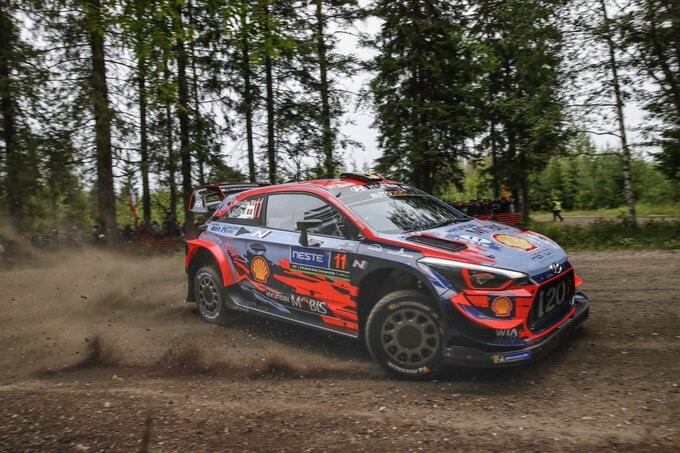 Neuville (Hyundai) quedó a solo 3 décimas de Tanak en el shakedown. El belga, último vencedor en Argentina, busca en Finlandia su tercer triunfo del año.