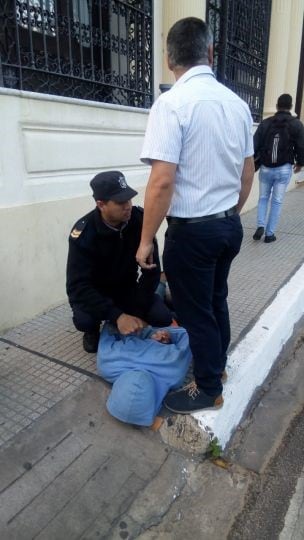 Manoseó a una joven en pleno microcentro correntino