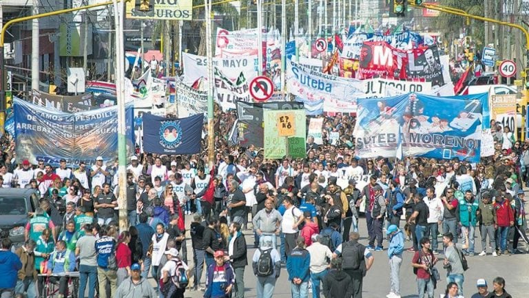 Marcha por las víctimas de la explosión en la escuela de Moreno (crédito: Adrián Pérez)