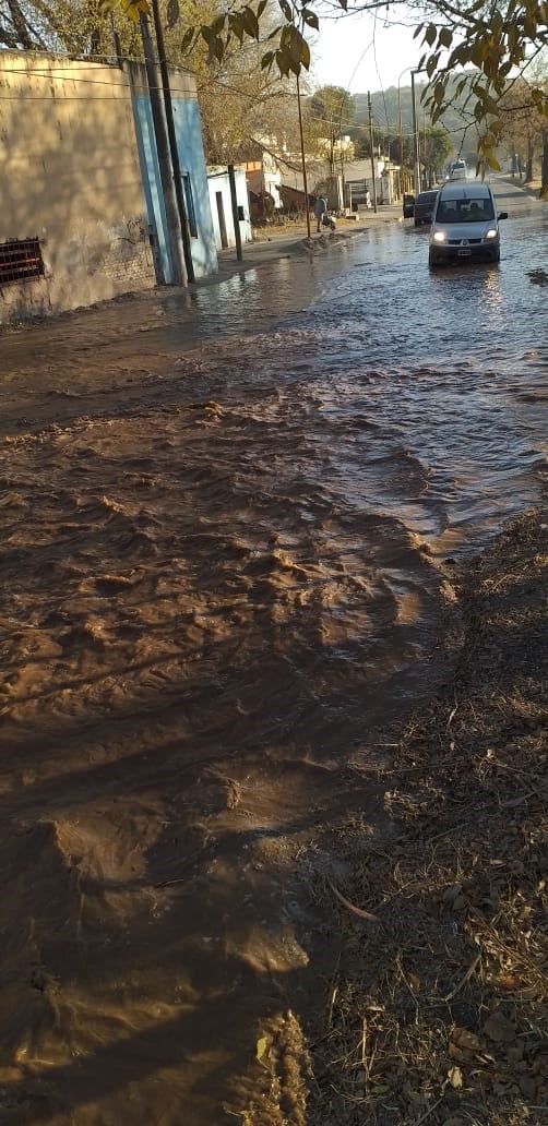 La Calera: Momento en que rompió el acueducto