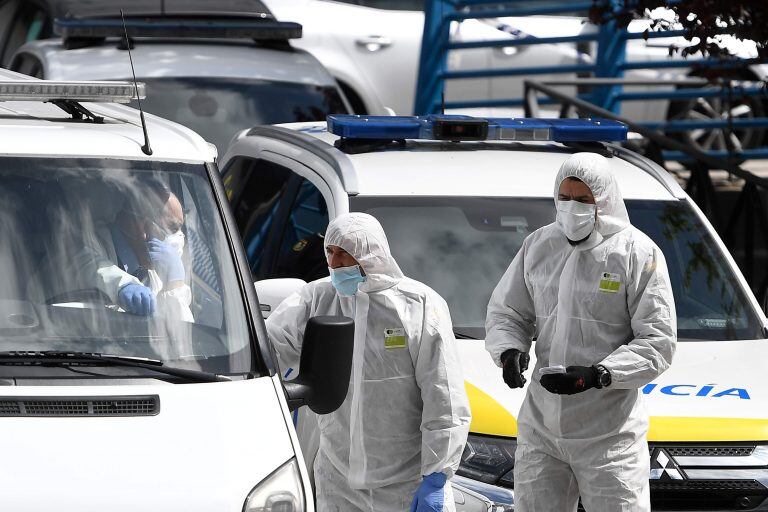 Personal sanitario trabaja en el Palacio de Hielo (Foto: Pierre-Philippe Marcou/AFP)