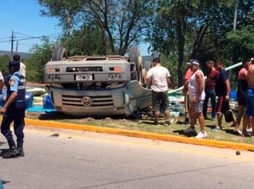 Accidente fatal en la rotonda de ingreso a Mina Clavero.