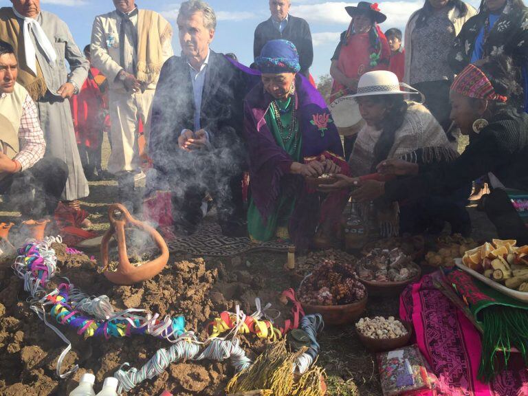 En la que será la novena visita a la provincia en los últimos cuatro años, el Presidente volverá a realizar su tributo a la Pachamama, aunque esta vez no será en Humahuaca sino en Purmamarca.