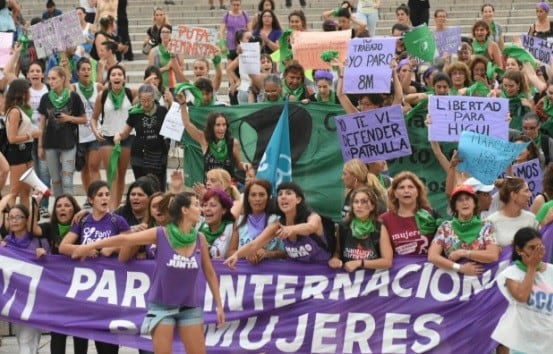 Marcha de mujeres del 8 M 2017 en Rosario 2