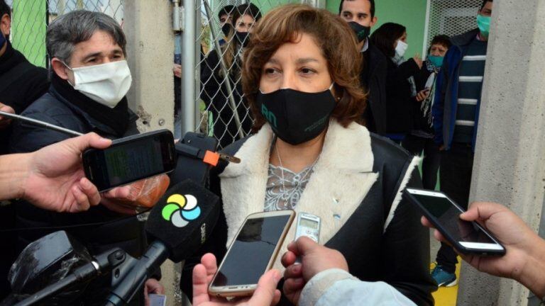 Arabela Carreras, gobernadora de Río Negro, pidió la participación de Nación en el conflicto en Villa Mascardi (web).