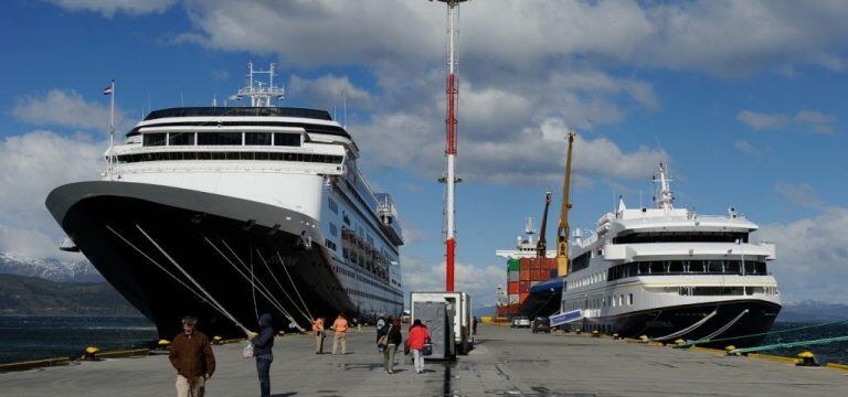 Turismo antártico. Desde Ushuaia salían habitualmente los cruceros hacia el continente blanco, ya que es el puerto más cercano.