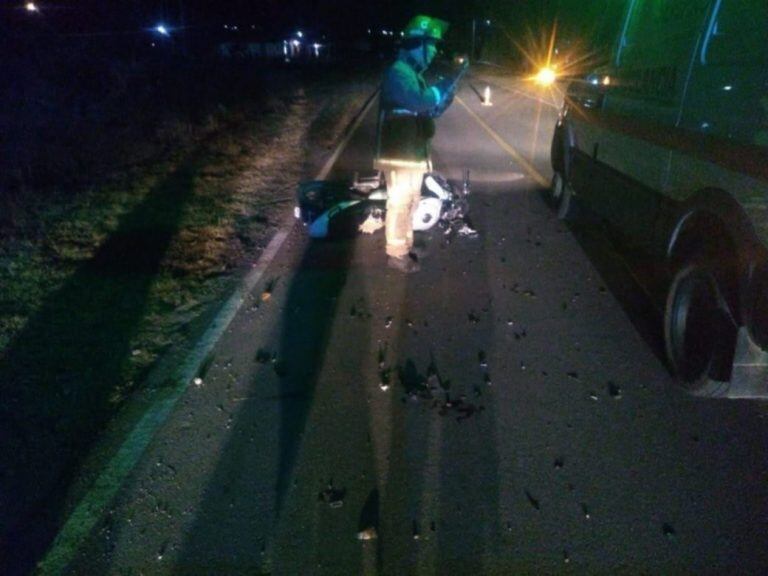 Chocó contra una vaca en Carpintería, San Luis. Fotos: Policía de San Luis/Bomberos Voluntarios de Carpintería.