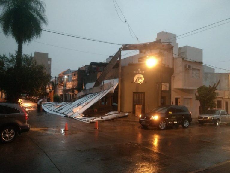 Voladura de techos en varios barrios de Capital.