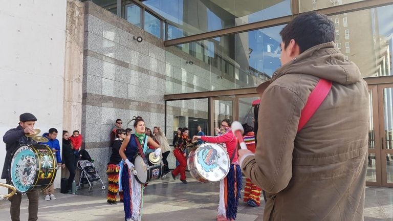 Murgueros "celebran" en Tribunales.