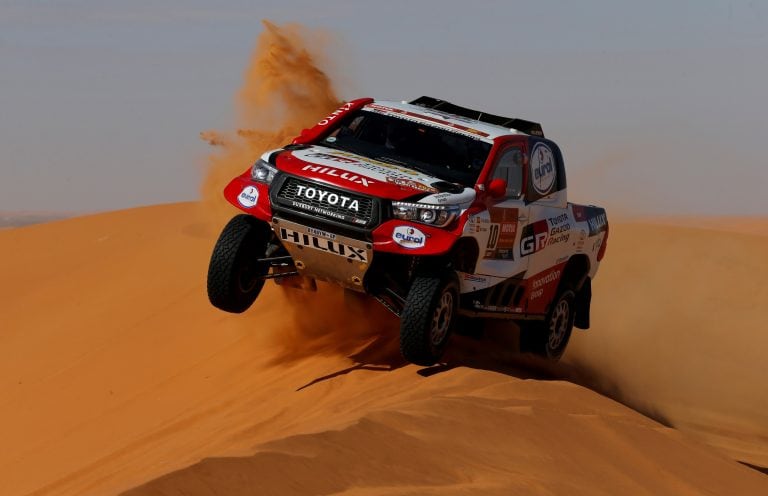 Fernando Alonso y Marc Coma, con otro notable rendimiento a bordo de la Hilux del Toyota Gazoo Racing South Africa.