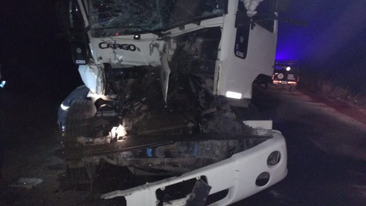 Cuatro personas murieron al chocar dos camiones y un auto en Pergamino