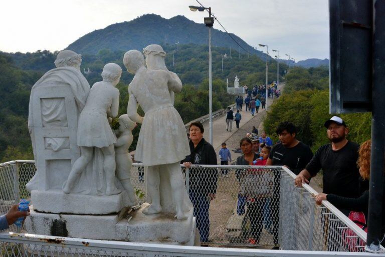 Más de 125 mil personas visitaron al Cristo de la Quebrada. Fotos: Luciano Grangetto.