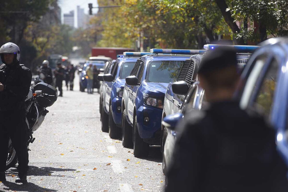 Vecinos atacaron a la Policía de Córdoba para evitar la detención de un niño