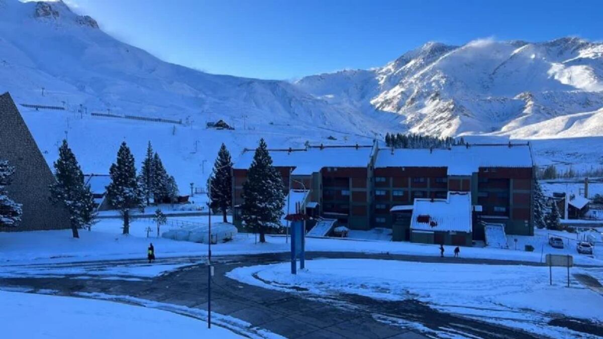¡Llegó la nieve! Mirá las fotos y videos de la primera nevada en el sur mendocino